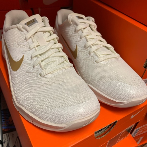 Nike Womens Metcon 4 White/Metallic Gold av2141-120 - Picture 10 of 10
